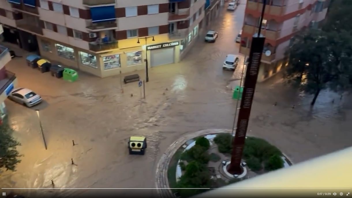 Videó: Villámárvíz öntötte el Valencia utcáit, többen meghaltak