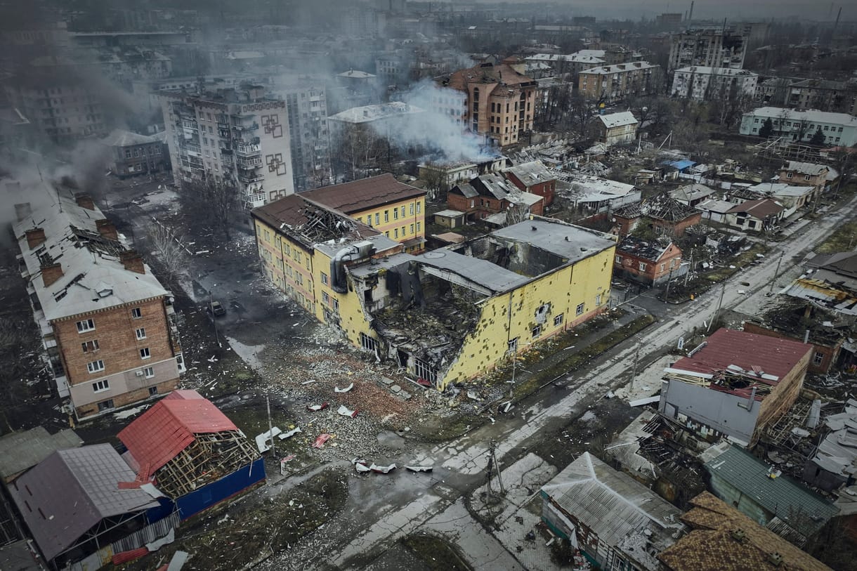A teljes frontvonalon támadták az oroszok az ukrán állásokat
