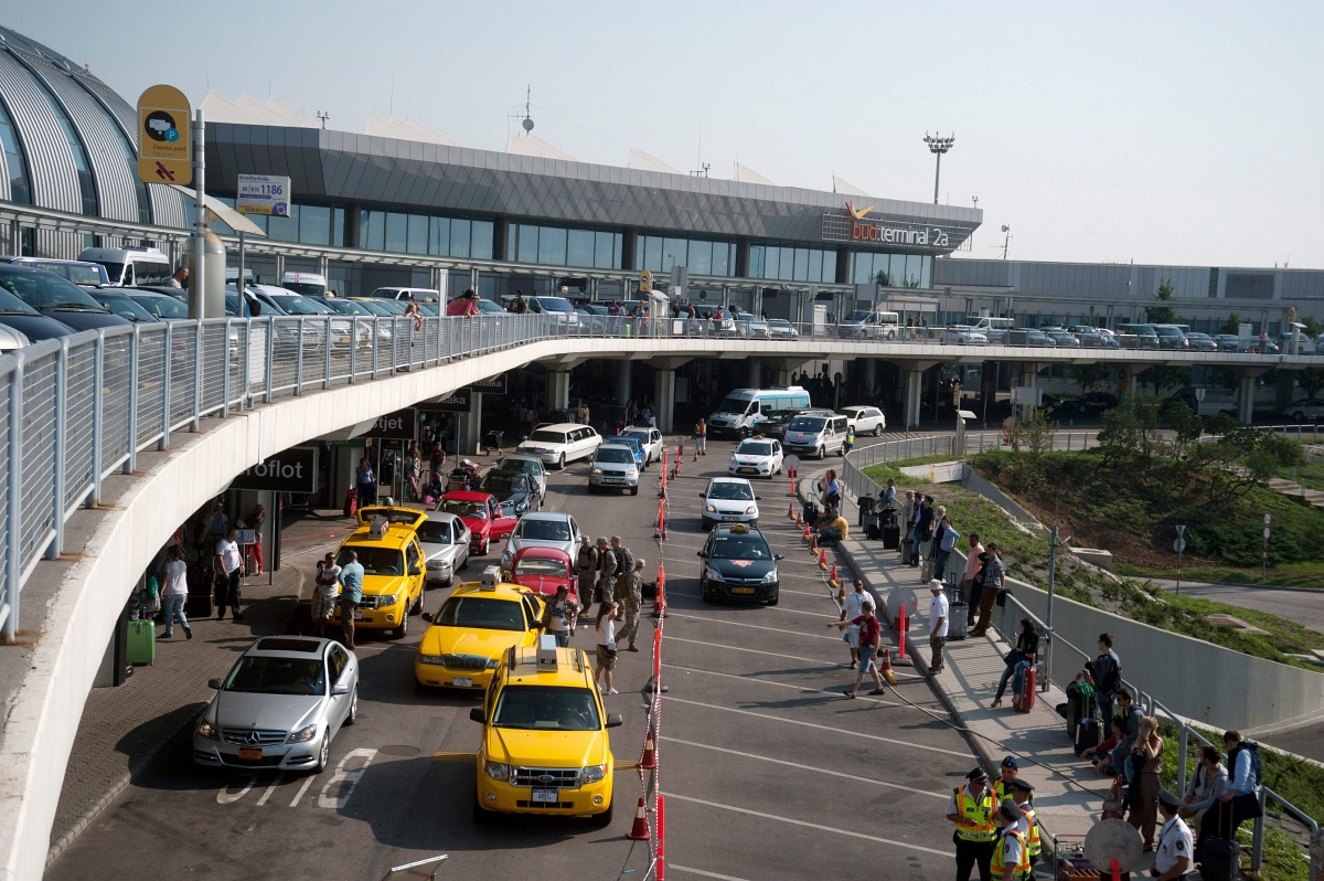 Fotók: katonák és sárga taxik Ferihegyen a Die Hard forgatásán