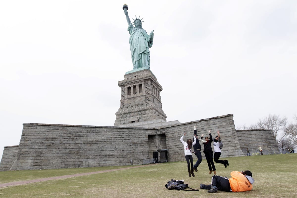 Ki kellett üríteni a New York-i Szabadság-szobrot és környékét három lángoló gázpalack miatt