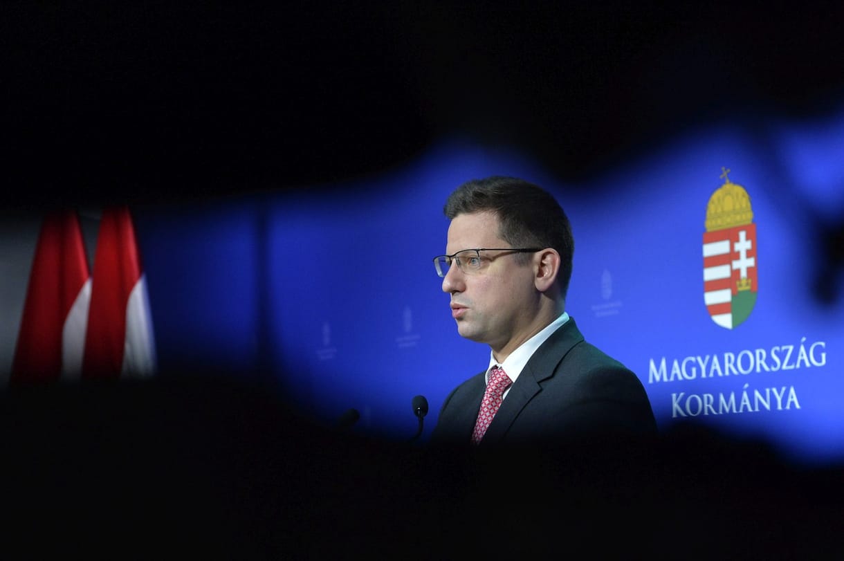 Gulyás lényegében elismerte, hogy csak időhúzásra jó a NATO-csatlakozás ügyében a társadalmi vita, de ez is Brüsszel miatt van