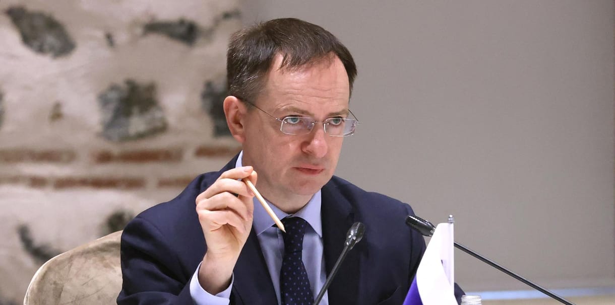 Az orosz védelmi minisztérium drasztikusan csökkenti a katonai tevékenységet Kijev és Csernyihiv környékén