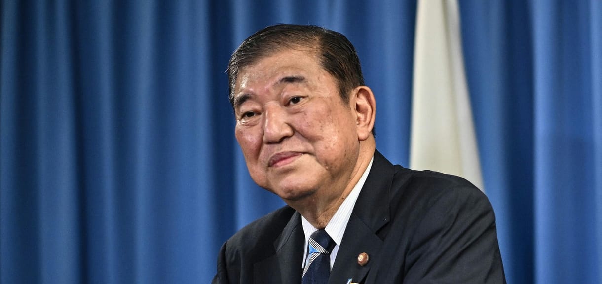 Egyszerre viseli a szívén a rámen népszerűsítését és a hadsereg megerősítését az új japán kormányfő