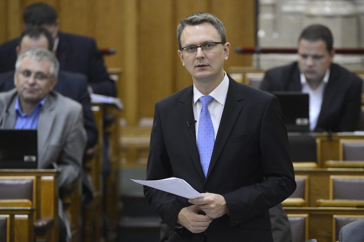 Csődvédelem: Rétvári a bankokat hibáztatja