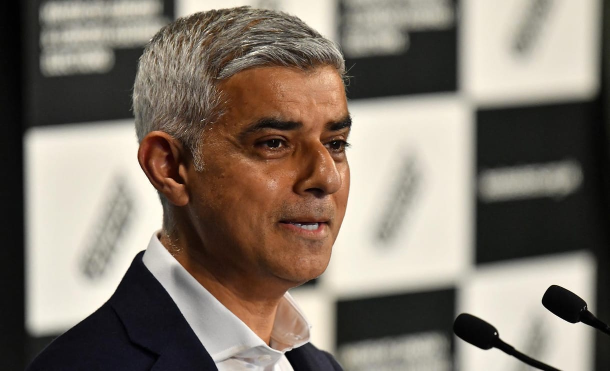 Legutóbb terrortámadáskor fújtak akkora riadót Londonban, mint most az omikron miatt