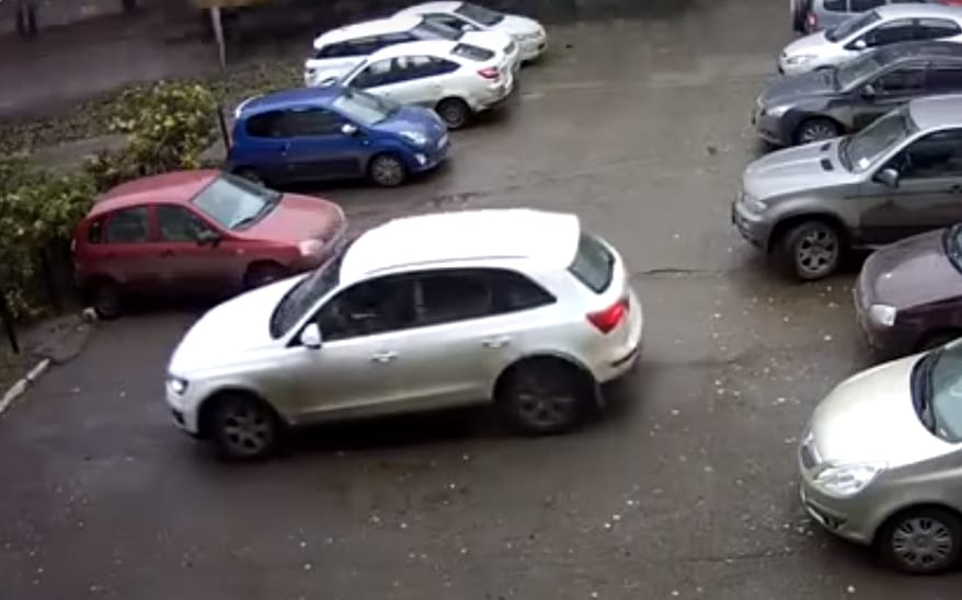 Ettől az autós videótól biztosan a fejét fogja majd