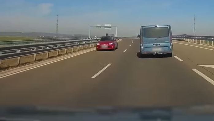 Ismét egy autós, aki magabiztosan hajtott szemben a forgalommal