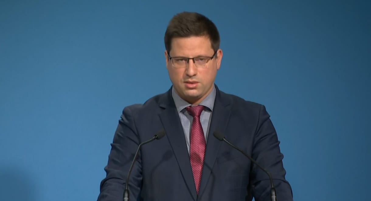 Kormányinfó: 200 ezer orosz, 500 ezer kínai vakcinára várunk