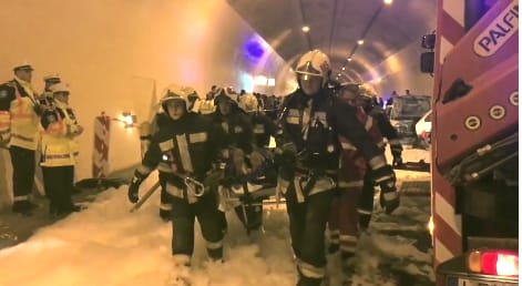 Tömegbalesetet szimuláltak az M6-os alagútjában - videó