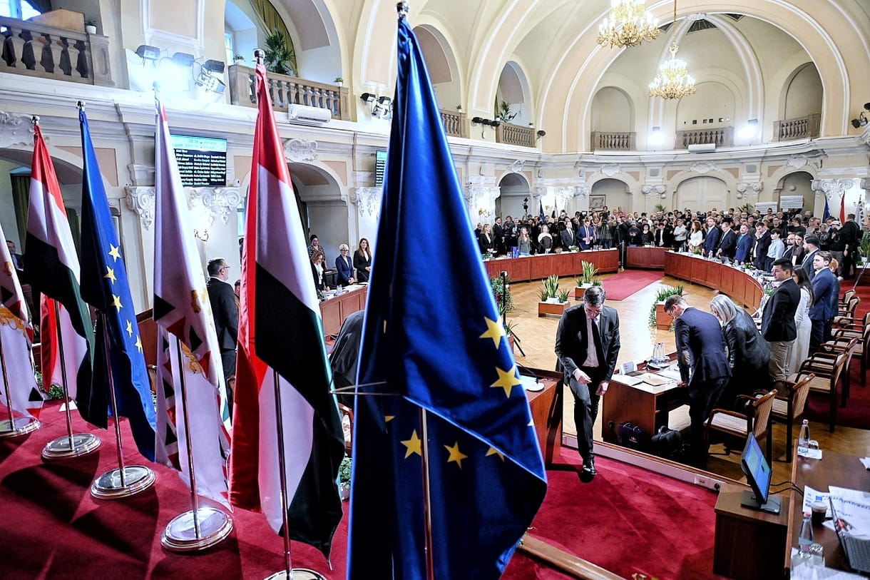 Nem ment át a főváros új szmsz-e a közgyűlésen, minden jogkör marad Karácsonynál