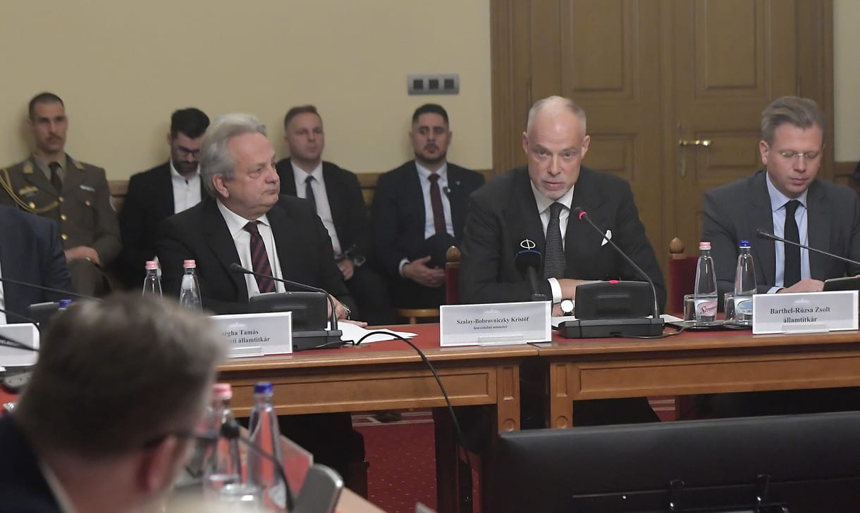Szalay-Bobrovniczky Kristóf: A kormány nem tárgyal bűnözőkkel és nem is fizet nekik