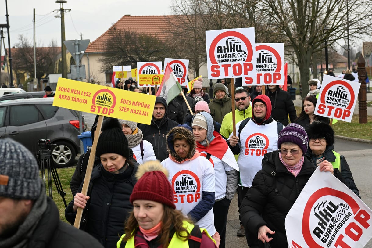 Megviselte a Fidesz népszerűségét Debrecenben, hogy sokan nem akarják az akkugyárat