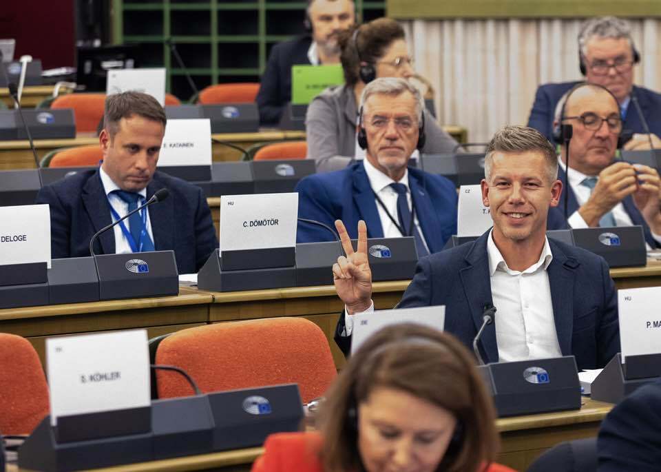 Dömötör Csaba kirúgatná Magyar Pétert az EP bizottságában betöltött tisztségéből