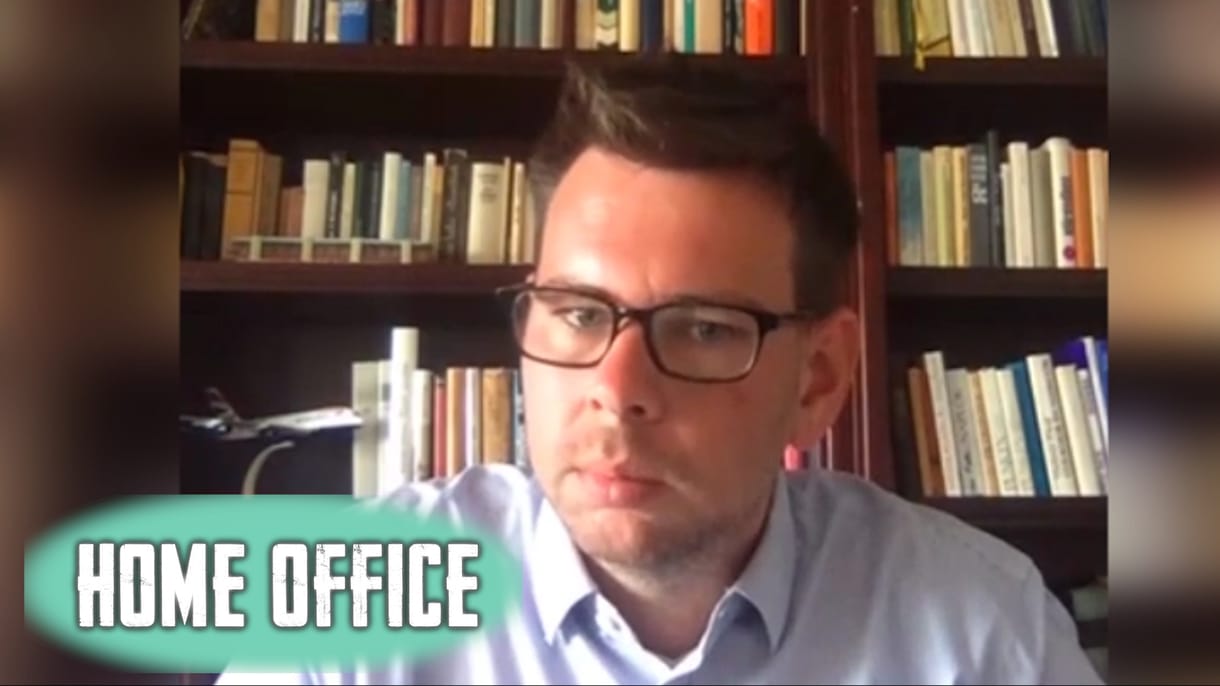 Vitézy Dávid a Home office-ban: 