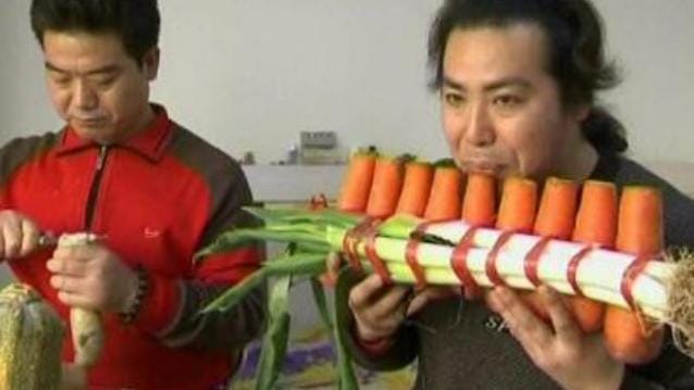 Zöldségekkel zenél a pekingi testvérpár (videó)