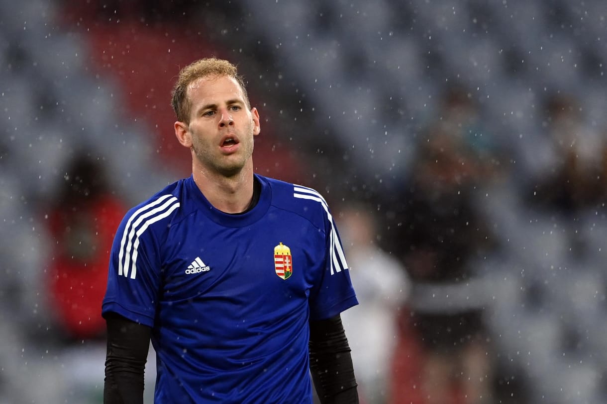 Elfertőződött Gulácsi Péter térde, nem utazott el az RB Leipzig edzőtáborába