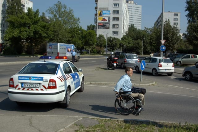 Bomba az Infoparkban, lezárják a környéket