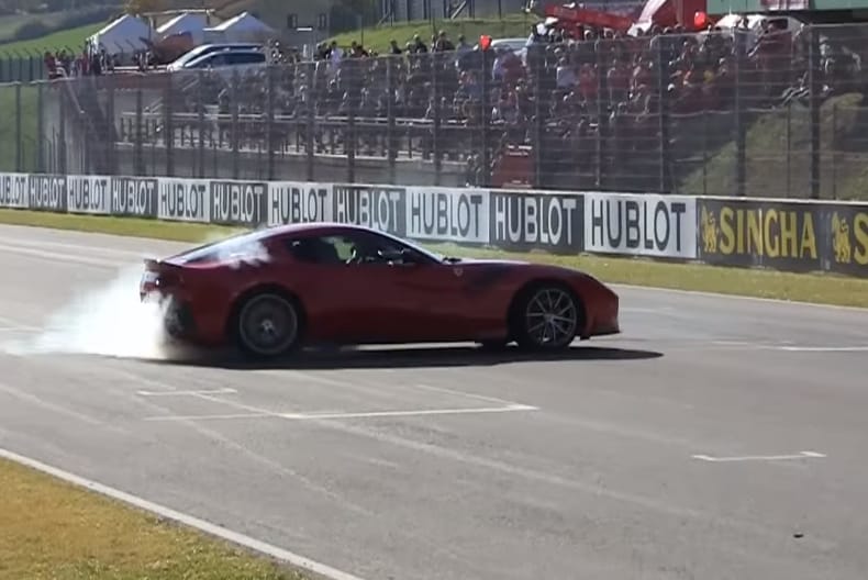 Így pörgette meg Räikkönen a Ferrari legújabb szuperautóját - videó