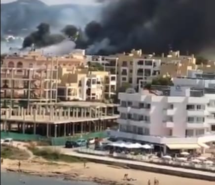 Tűz ütött ki Ibizán, egy hotel kaphatott lángra