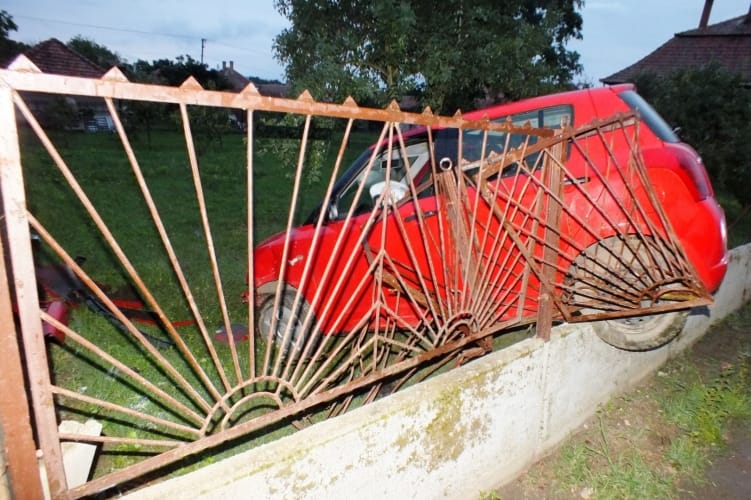 Nem akarta ellopni a kocsit, csak amíg eláll az eső