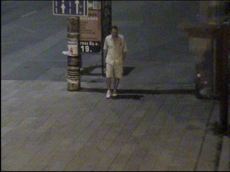 Elkapták a férfit, aki az utcán rabolt ki egy fiatal nőt Pécsett