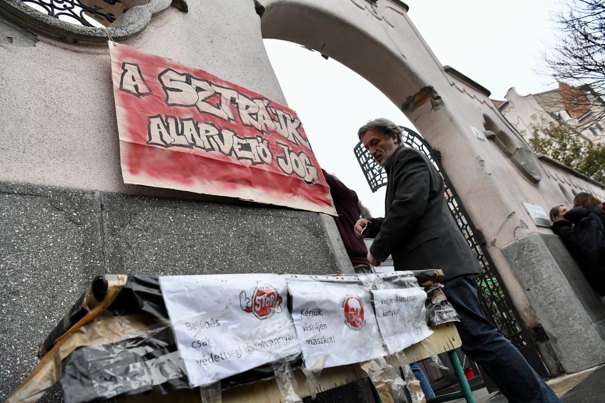 Visszaeső jogsértőnek nevezte a tiltakozó kölcseys tanárokat a Klebelsberg Központ