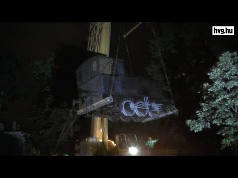 Elvitték éjjel a Városligetből a 18 tonnás kismozdonyt – videó