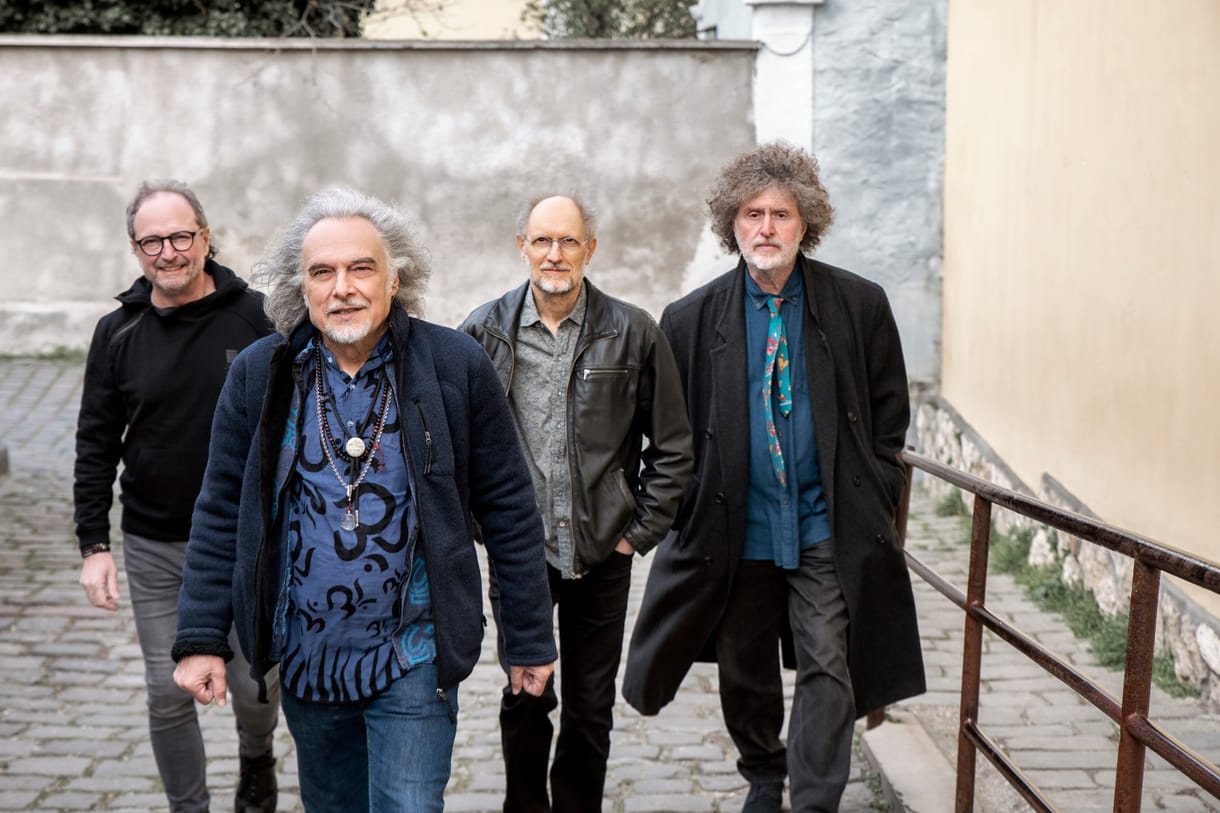 Buszvezető, időutazás és hideg ország a KFT új albumán – lemezpremier a hvg.hu-n