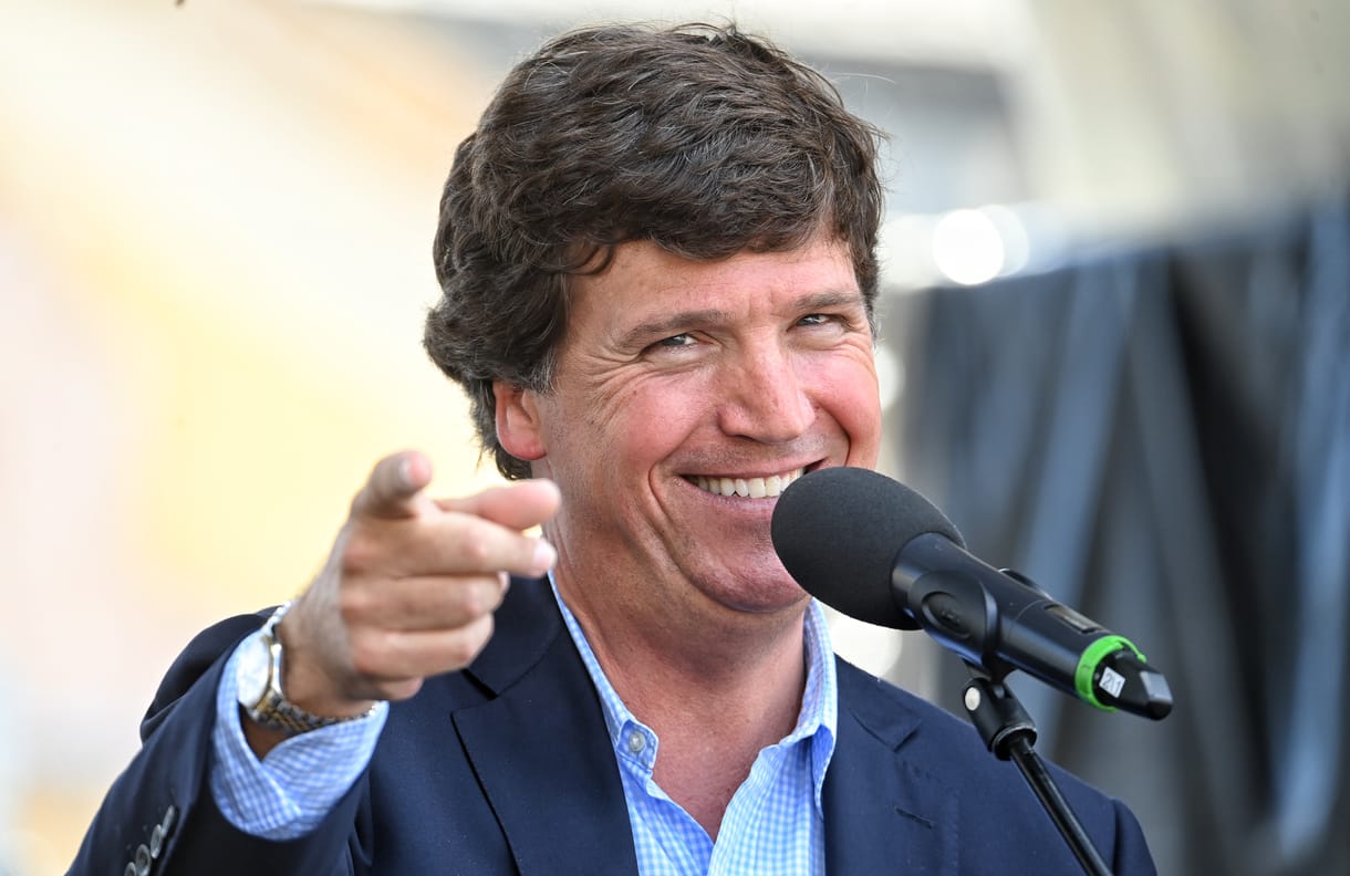 Tucker Carlson szerint a déli magyar határkerítés túloldalán Szlovákia van