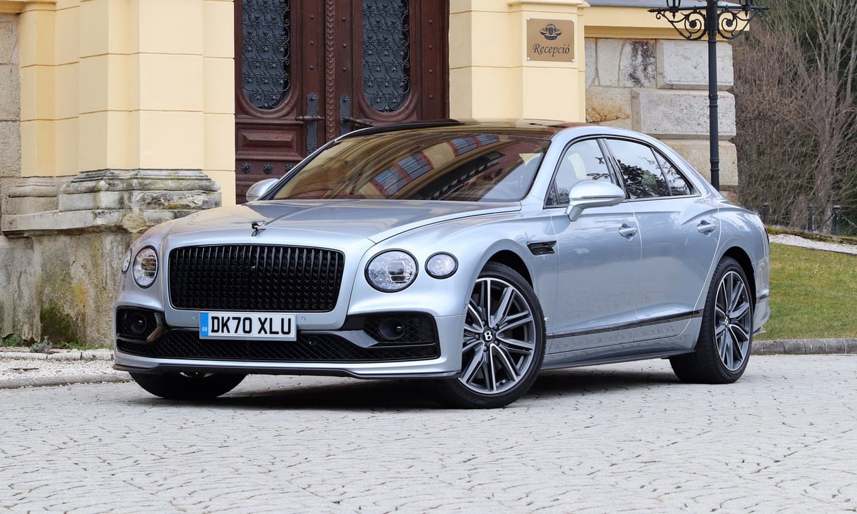 Amikor a 112 millió forintos a spórolós verzió: Bentley Flying Spur V8 teszt