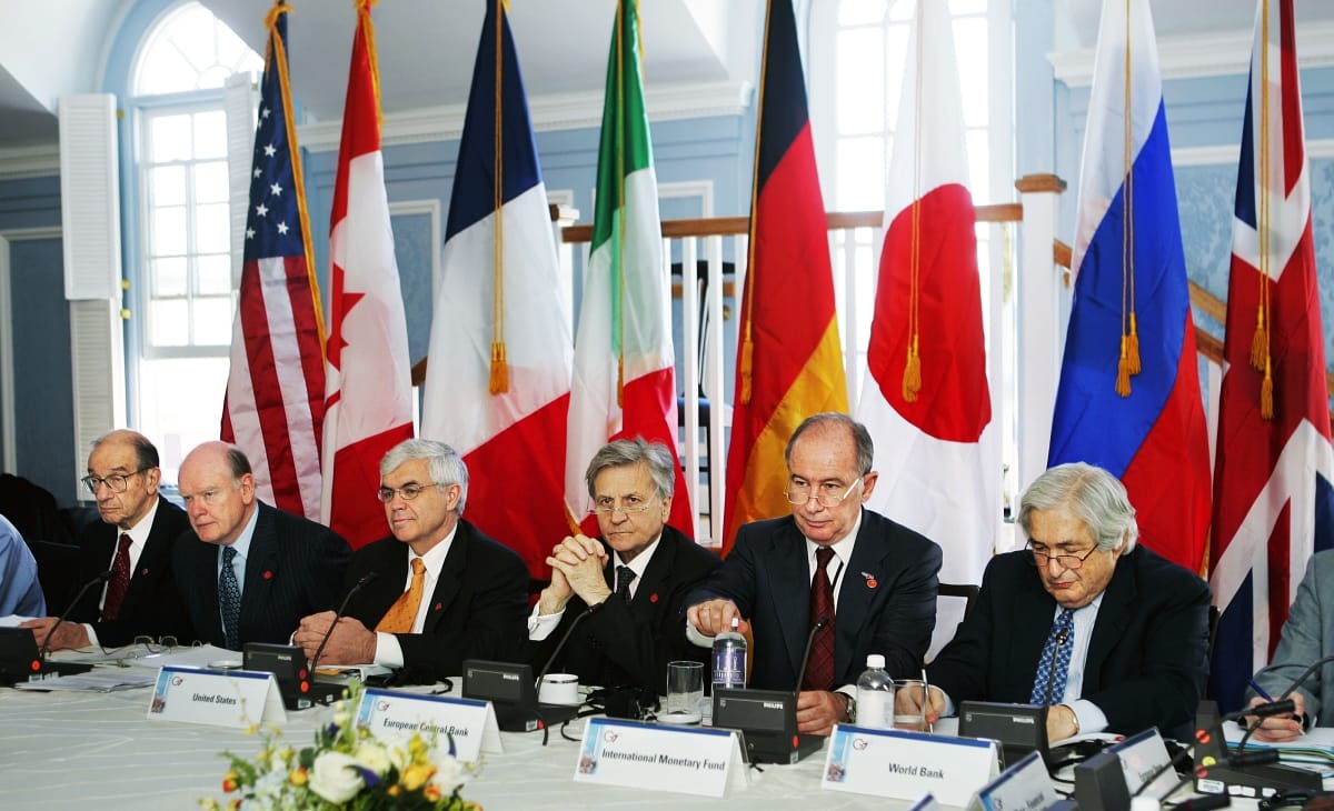 Rendkívüli G7-tanácskozást tartanak ma, erősödött az euró
