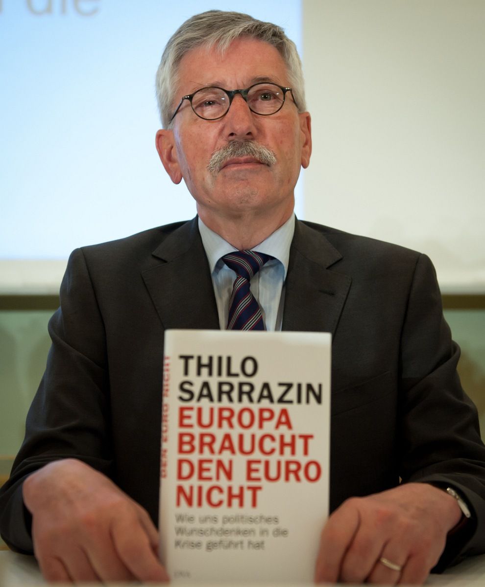 Újra provokál a közgazdász: a németek az euróval vezekelnek a holokausztért 