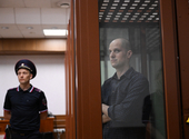 A kirakatperek magasiskolája - bíróság elé állították Oroszországban a kémkedéssel vádolt amerikai újságírót, Evan Gershkovichot