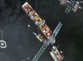 Kényszerfogság Baltimore-ban: miért raboskodik két hónapja a fedélzeten a hidat letaroló hajó legénysége?