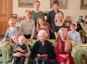 Újabb manipulált fotó került elő a brit királyi családról, II. Erzsébet is szerepel rajta