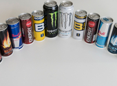 Az új kormányrendelet egy kalap alá veszi az energiaitalokat a homoszexualitást népszerűsítő kiadványokkal és az alkohollal