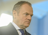 Donald Tusk: Az orosz titkosszolgálat áll a varsói pláza felgyújtása mögött