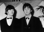 Amikor először találkozott Lennon és McCartney, kimozdult helyéből a világ tengelye – könyv a két zseniről 