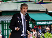 „Vonják vissza a technofasiszta törvényt!” - ma a Fővám téren tartja szokásos keddi tüntetését Hadházy Ákos