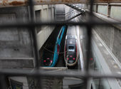 Long queues, armed men and blank screens: hvg.hu video from Paris after rail sabotage