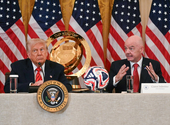 Trump a focivébébe is belerondít?