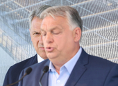 Lázár János vett egy dubaji csokit Orbán Viktornak, „hogy tudja, mi az”