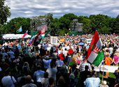 Peace March: According to the organizers, the number of participants could have been from 3 to 500 thousand people and this was perhaps the largest, but it is feared that none of the statements are true.