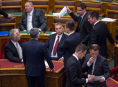 Hogyhogy csak most inoghat meg a NER? Váratlan helyről érkezett a válasz