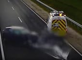 Alig kezdődött el az év, már telibe találta a közútkezelők autóját egy figyelmetlen sofőr – videó