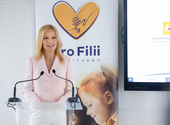 Hat és félmillió forint értékű oufitben jótékonykodott Várkonyi Andrea a Heim Pál gyermekkórházban