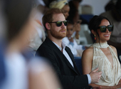 20 millió dolláros pénzmosás miatt körözik Harry herceg és Meghan Markle nigériai vendéglátóját