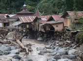 Hideg lávafolyam és villámárvíz pusztított Szumátrán, legalább 37-en meghaltak