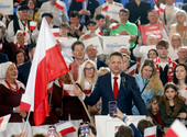 Donald Tusk jelöltjének győzelmét valószínűsítik az első exit pollok 