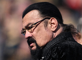 Steven Seagal és Oliver Stone is Putyinnal együtt parádézott a Vörös téren – fotók